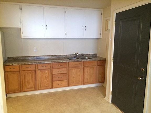 3rd image of 221 S 4th St APT 8