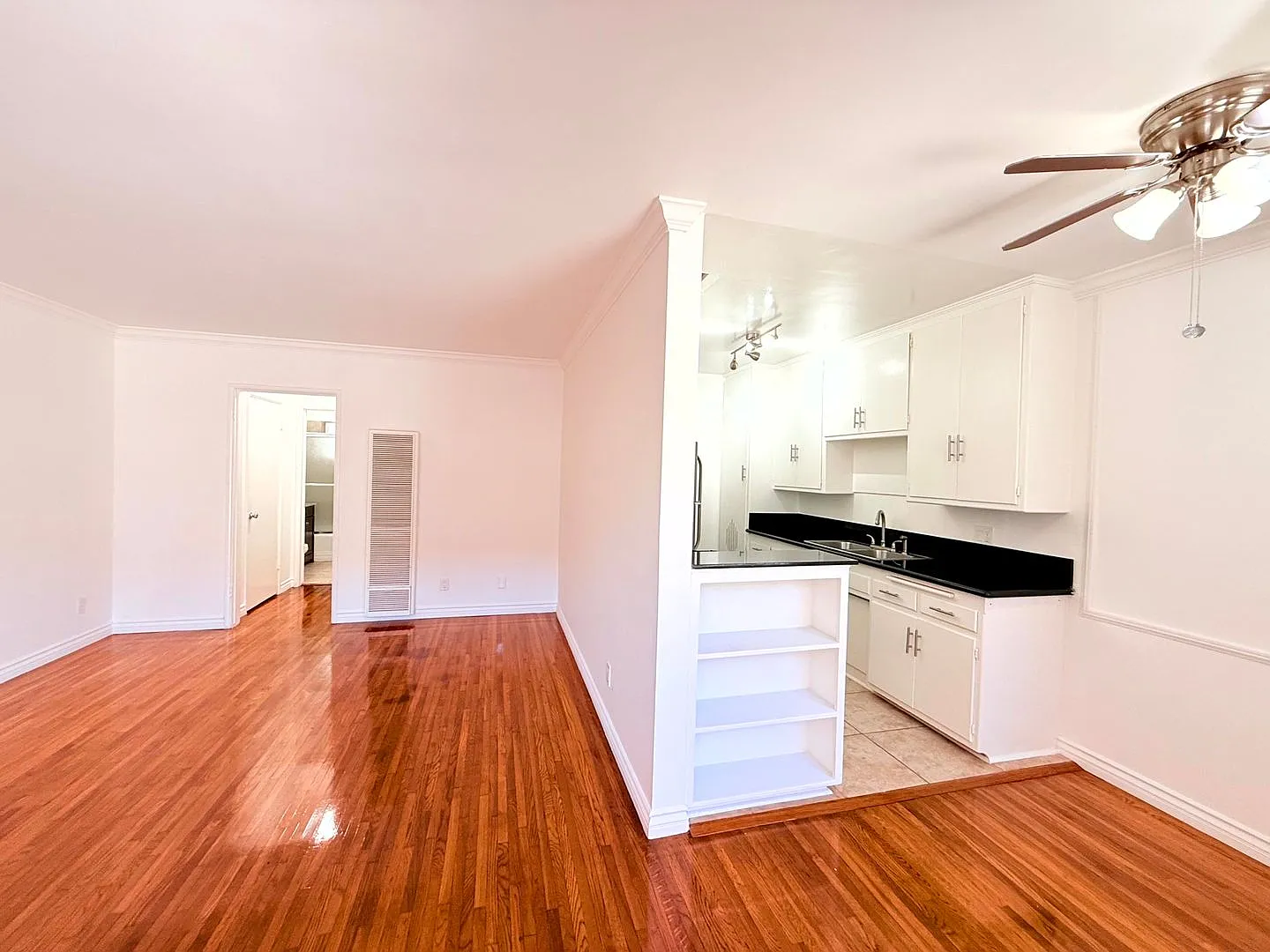 1415 Hudson Avenue — Photo 3