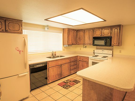 4th image of 701 Scott Dr