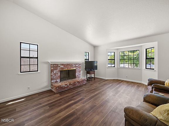 4th image of 591 Shirley Ln