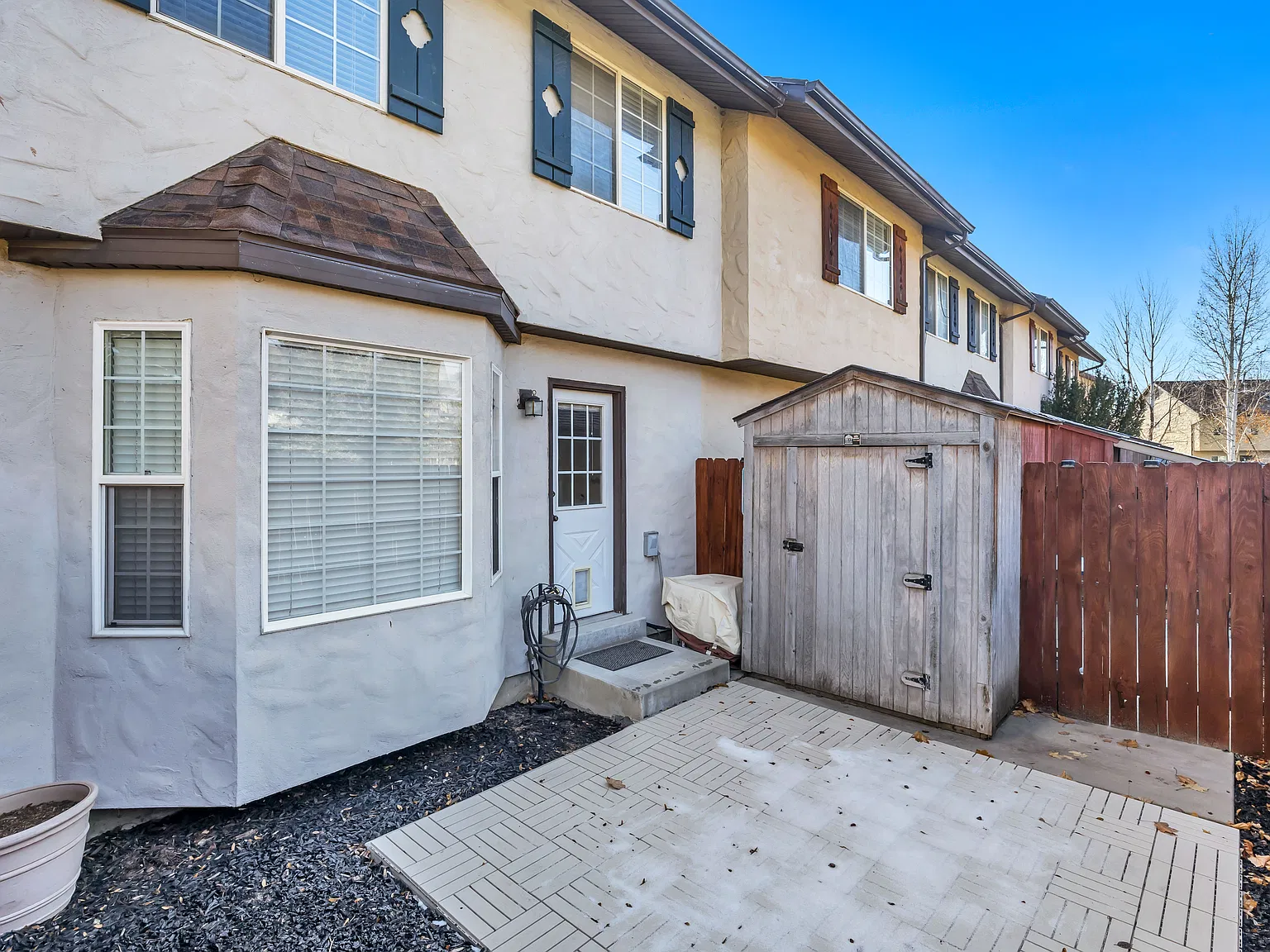 3 bed, 1.5 bath, 1273 sqft, $2,300 — Photo 2