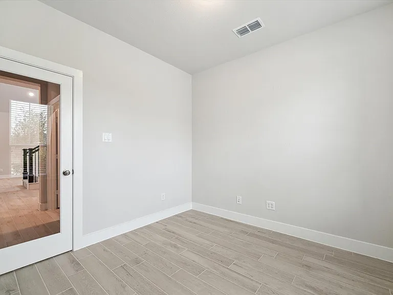 2418 Russet Forest Dr — Photo 25