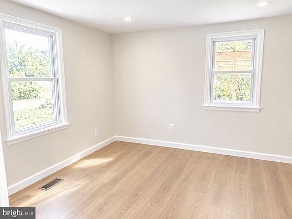 4th image of 105 Simmons Ln