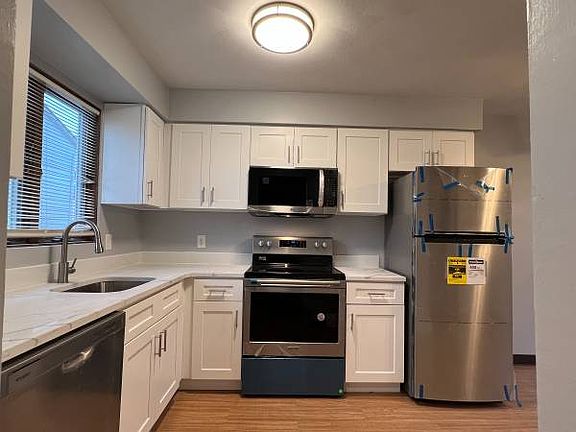 2nd image of 402 Prescott Ave #11