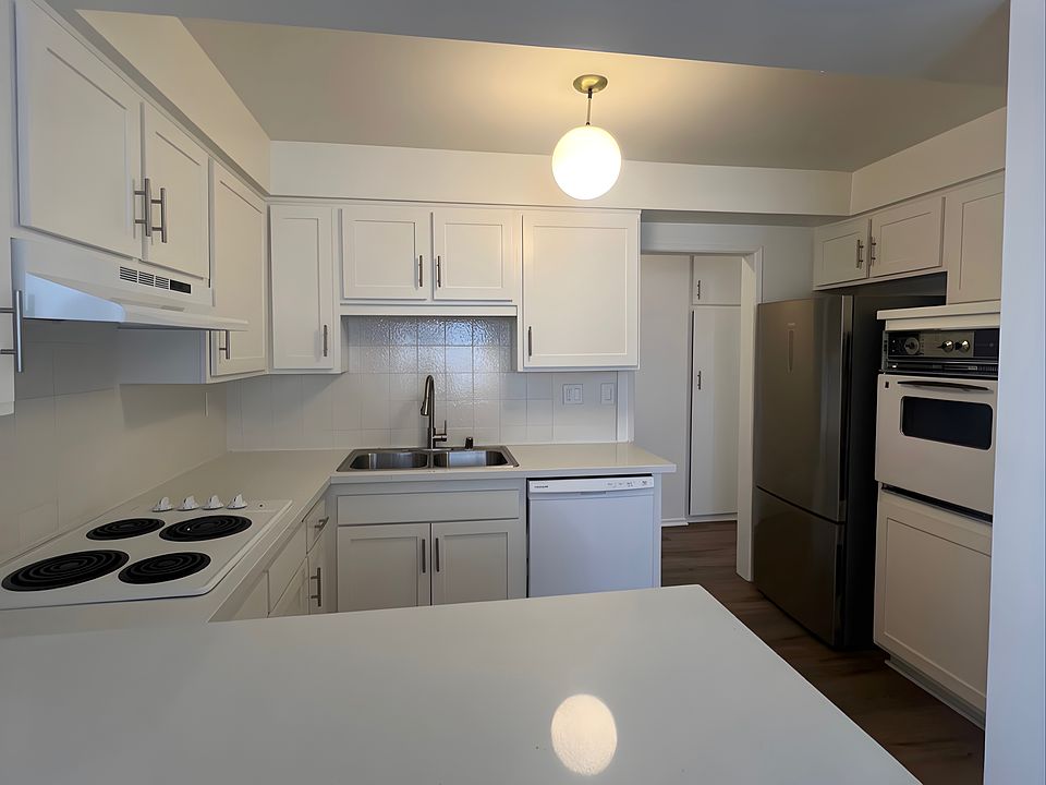 1st image of 1117 6th St APT 305