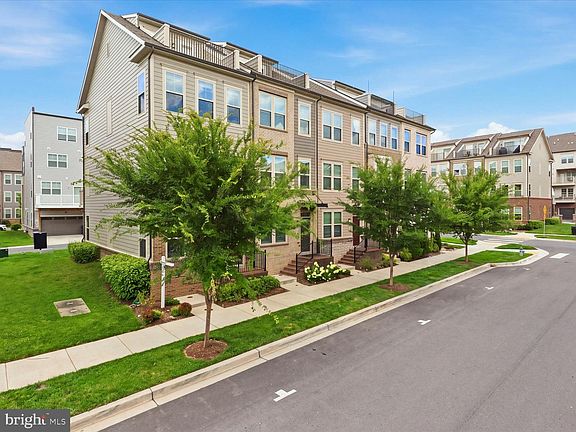 3rd image of 117 Stowe Dr