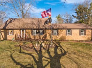 1086 Oak Tree Rd, Akron, OH 44320