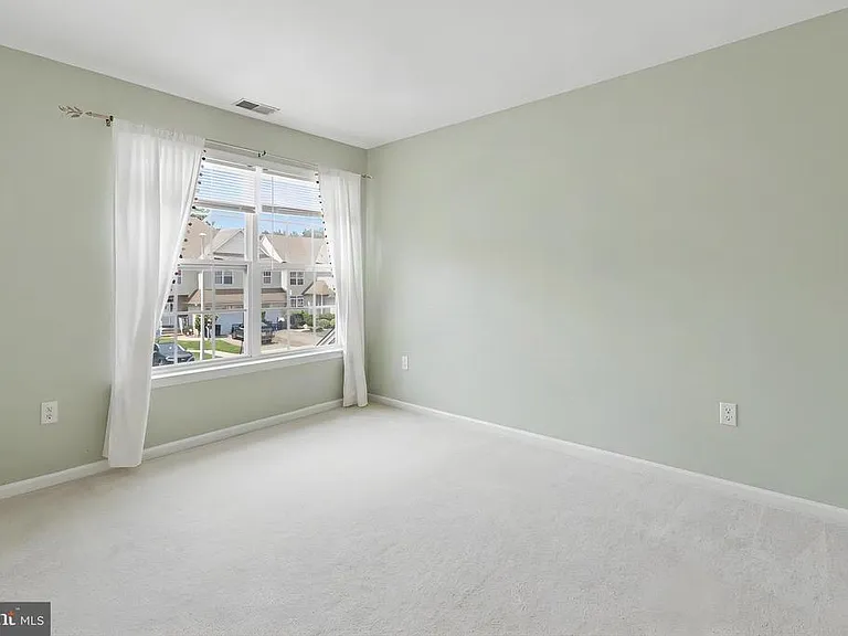 16 Shelley Cir — Photo 35