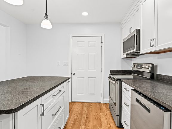 4th image of 14 Davis Road