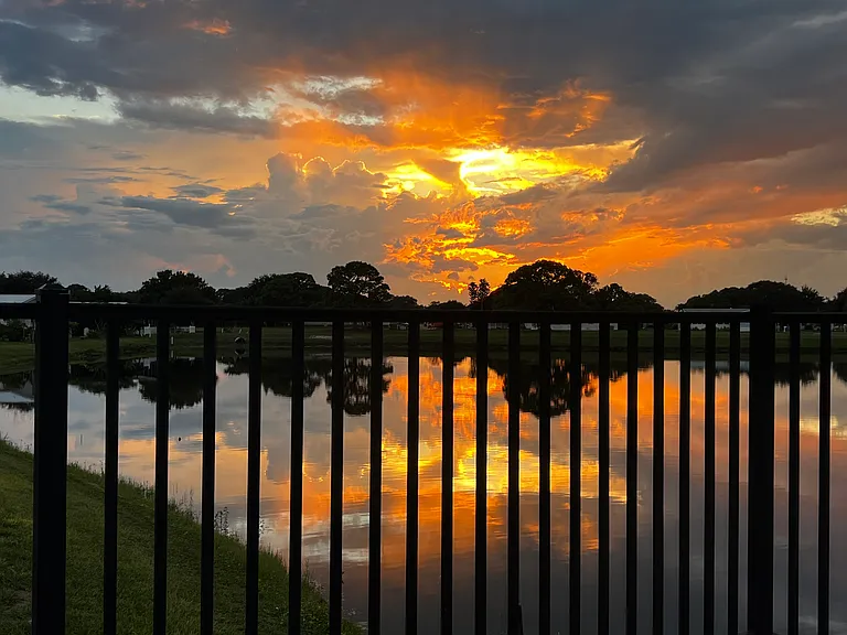 Beautiful sunsets over lake