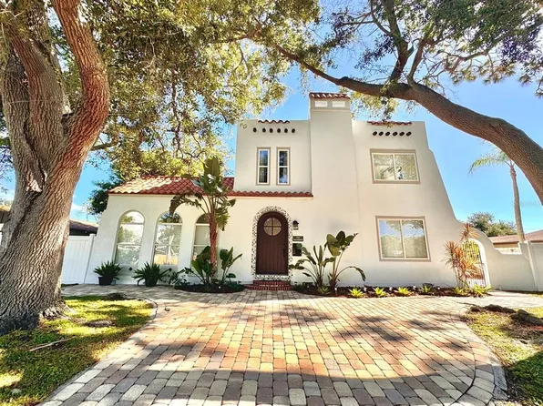 6735 Poinsettia Ave S, Saint Petersburg, FL 33707