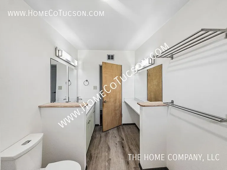 120 E Magee Rd — Photo 28