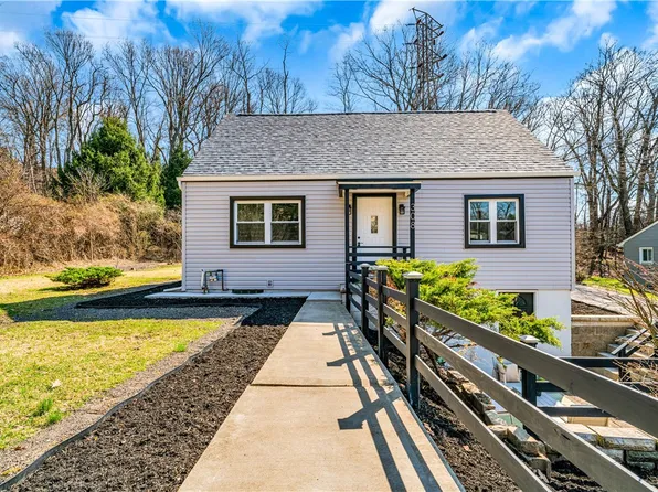 308 Edgewood Dr, Turtle Creek, PA 15145