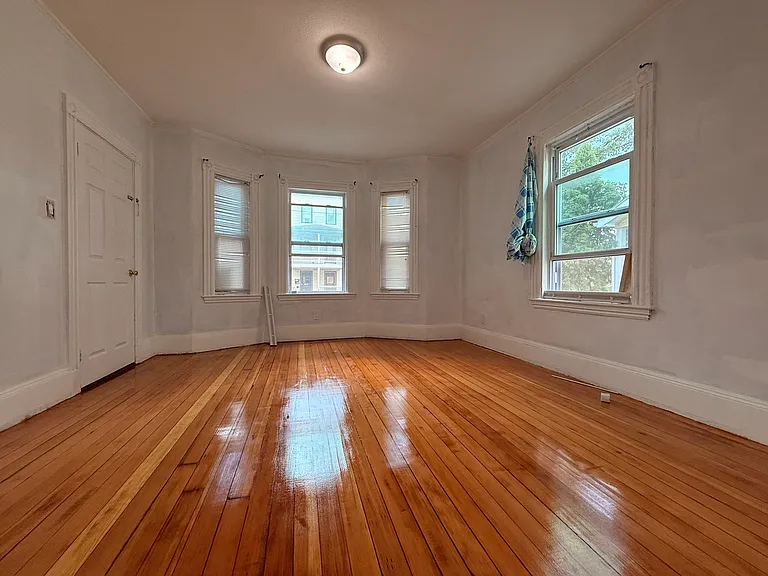 345-347 Medford St #1 — Photo 4