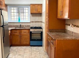 32-52 38th St #2, Astoria, NY 11103