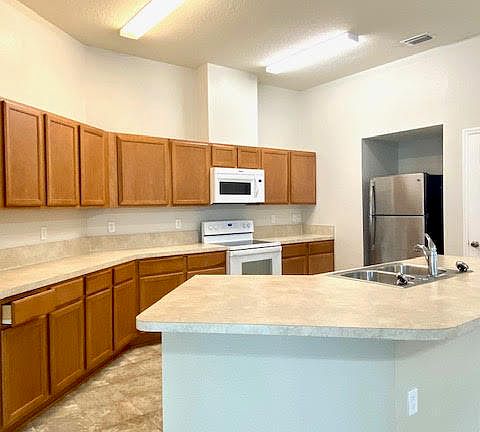 3rd image of 7190 PALM RESERVE Lane