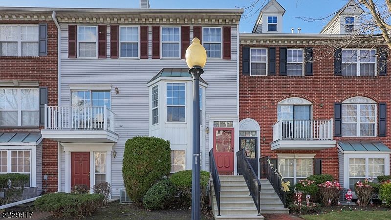 1st image of 17 Mulberry St