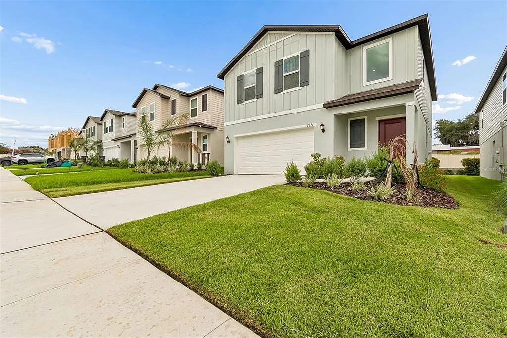 4 bed, 2.5 bath, 1887 sqft, $2,300 — Photo 4