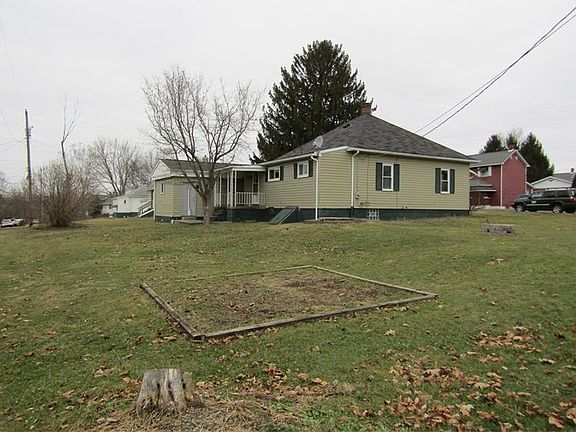 3rd image of 113 Hood St