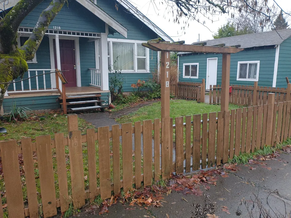 1218 W 11th Ave
