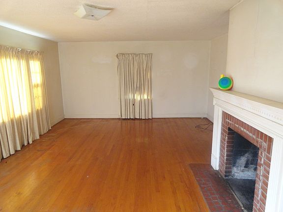 3rd image of 4041 Sunset Dr