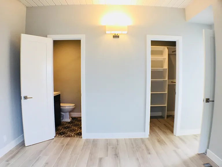 Upper main bedroom