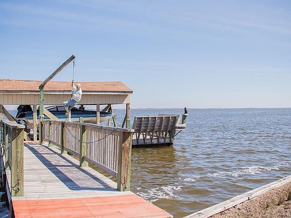 3rd image of 114 Sea Horse Ln