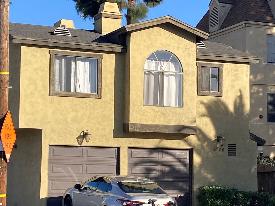 FRONT UNIT WITH GARAGE AND PARKING IN FRONT RIGHT SIDE