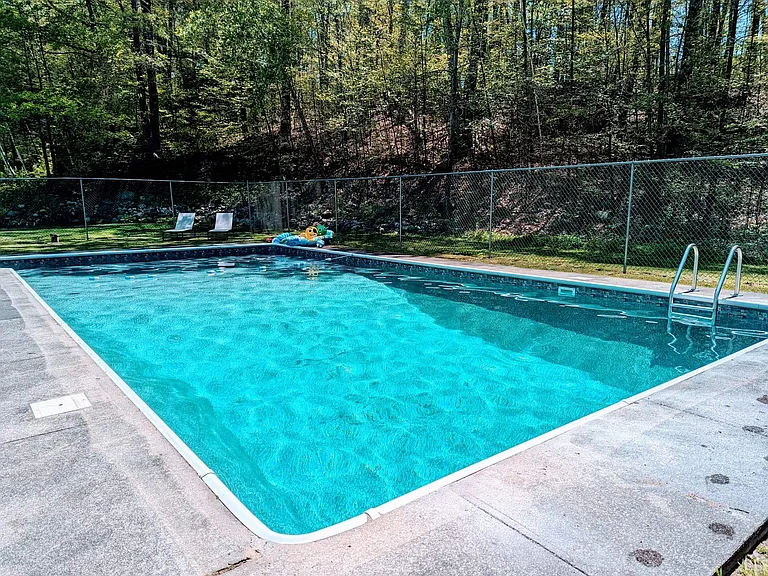 21 Hall Rd — Photo 3