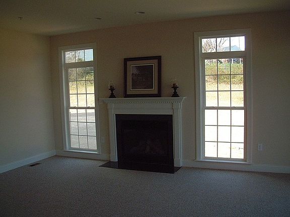 Family Room w/Fireplace
