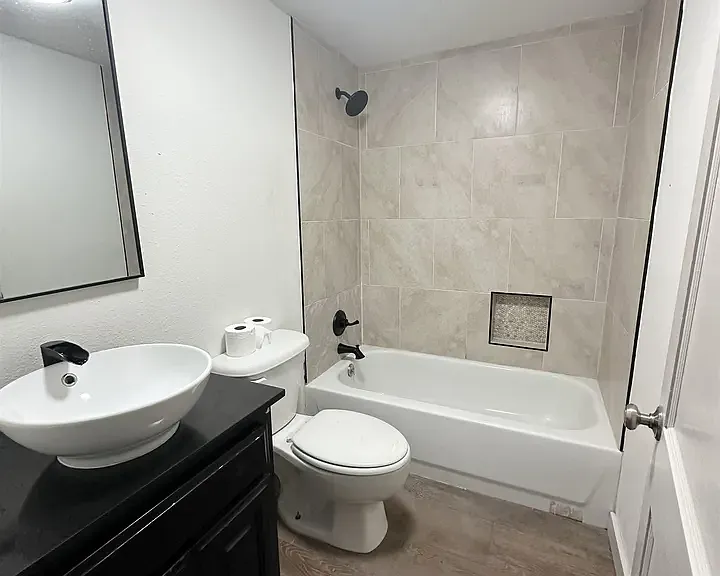 1402 Eugene Ave — Photo 6