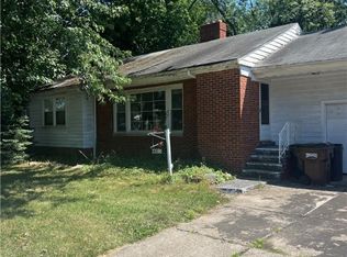 22380 Emery Rd, North Randall, OH 44128