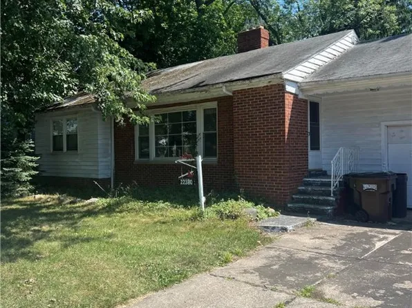 22380 Emery Rd, North Randall, OH 44128