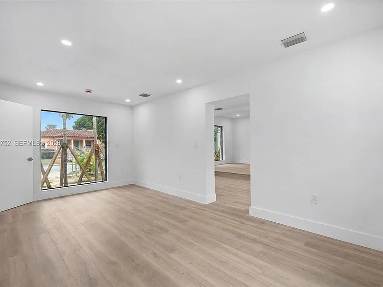 4746 NW 10th Ave — Photo 16