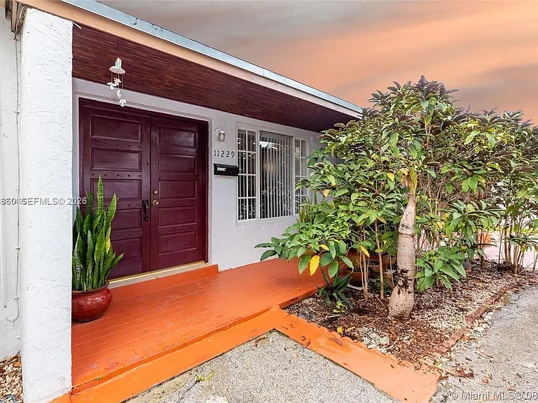 11229 SW 5th Ter — Photo 3