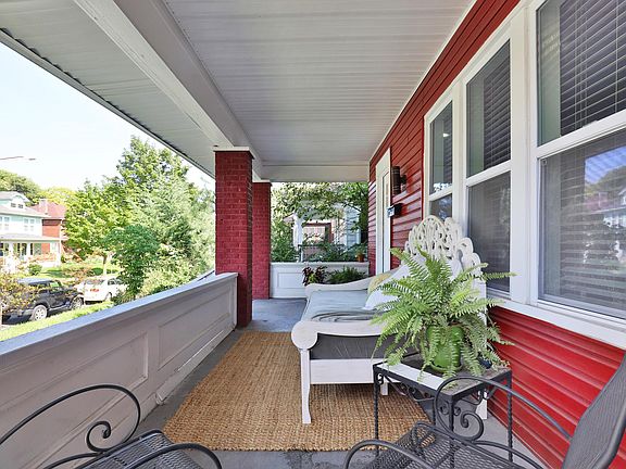 5th image of 590 Fairwood Ave