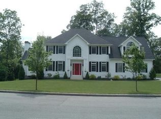 11 Elizabeth Dr, Lincoln, RI 02865
