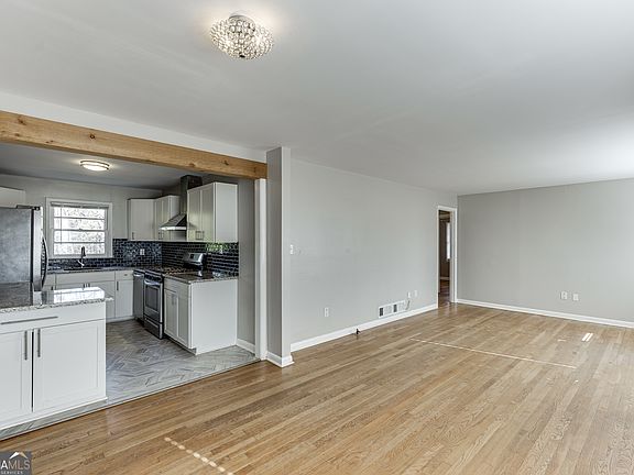 5th image of 300 Forest St
