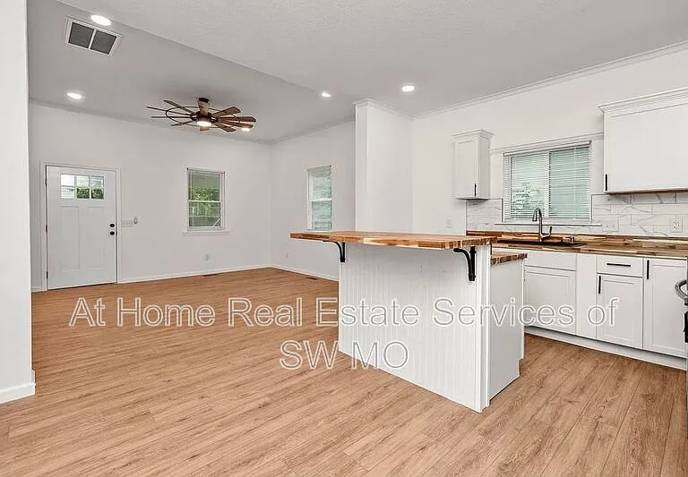 760 S Main Ave — Photo 8