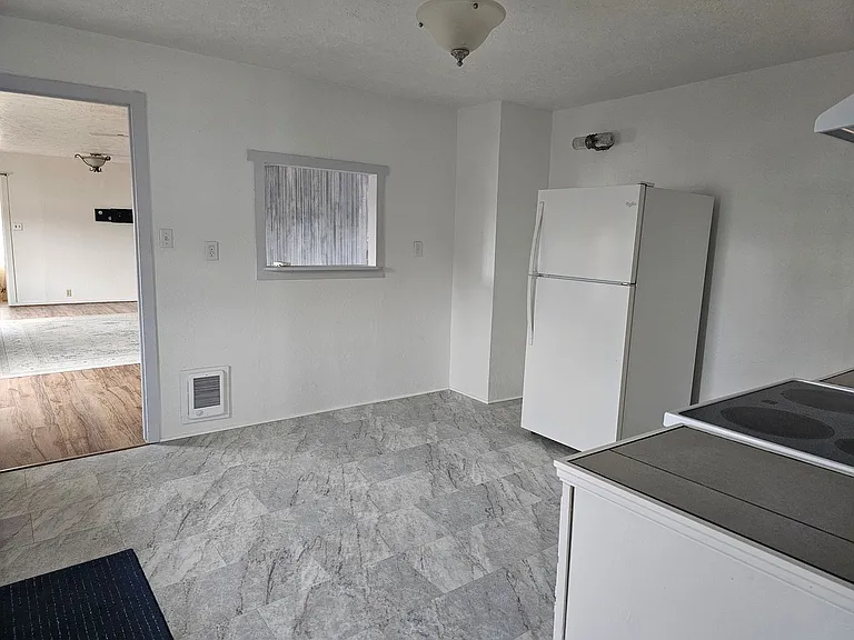 1420 Gleason Ave — Photo 7