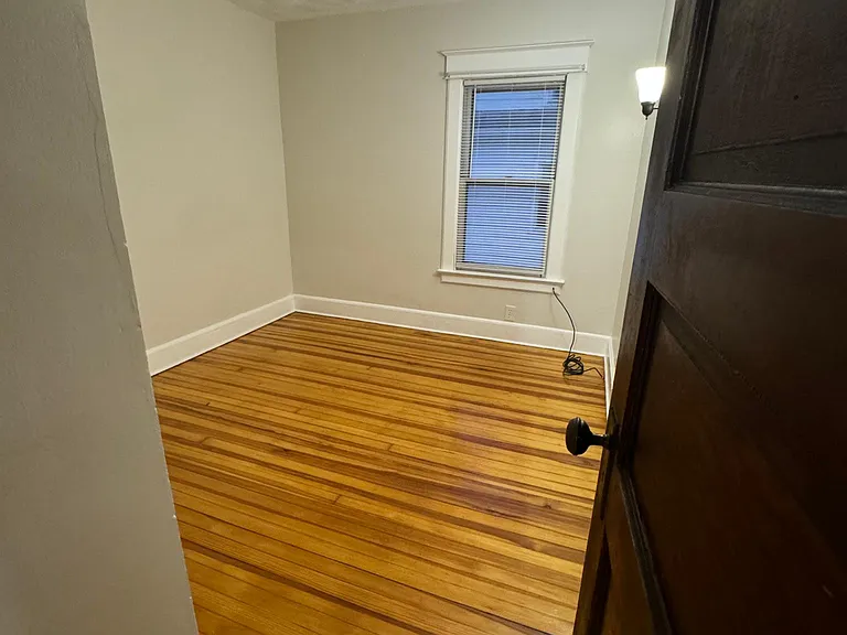 9 Minden Ave #2 — Photo 10