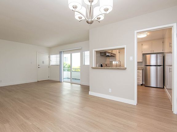 3rd image of 11848 Dorothy St APT 2