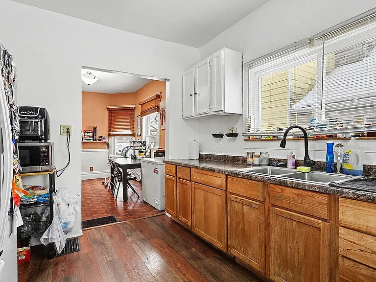 923 Jackson St — Photo 11