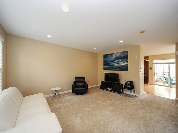 2nd image of 2763 Langley Cir
