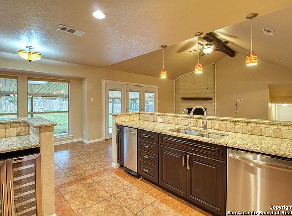 5th image of 902 Sugar Pine St