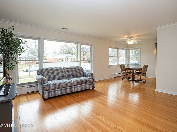 3rd image of 118 S Belmont Ave