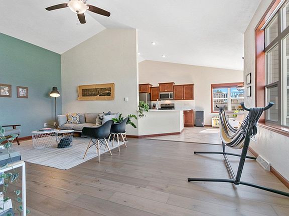 5th image of 2517 Marathon Ave