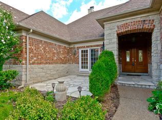 305 Greycliff Bluff Dr, Saint Louis, MO 63129