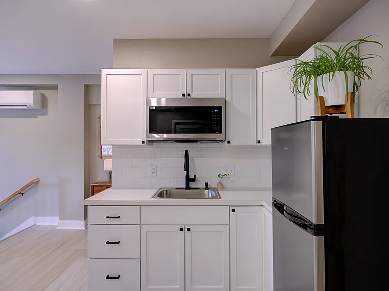 309 Teal Cres #B — Photo 5