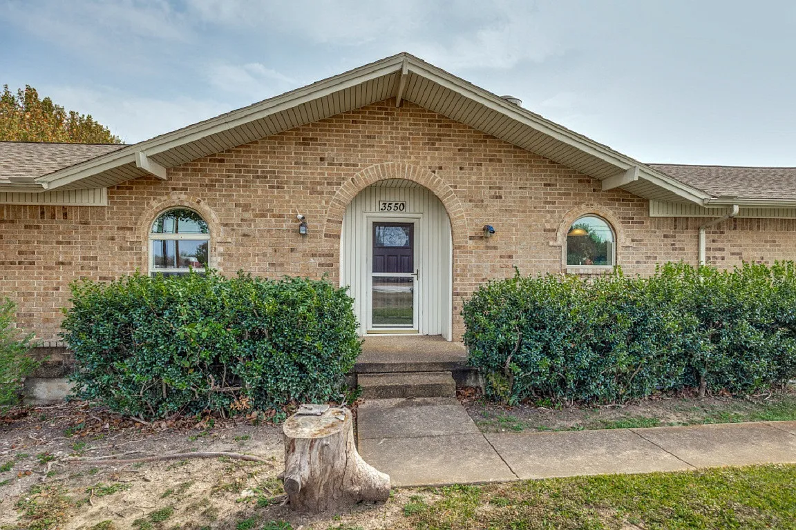 3 bed, 1690 sqft, $2,000 — Photo 2